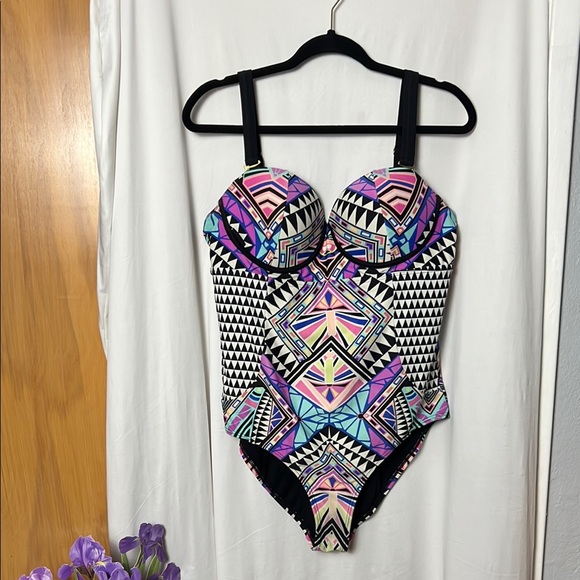 Swimsuits For All Geometric Patterned One-Piece Swimsuit Size 14 - Picture 1 of 8